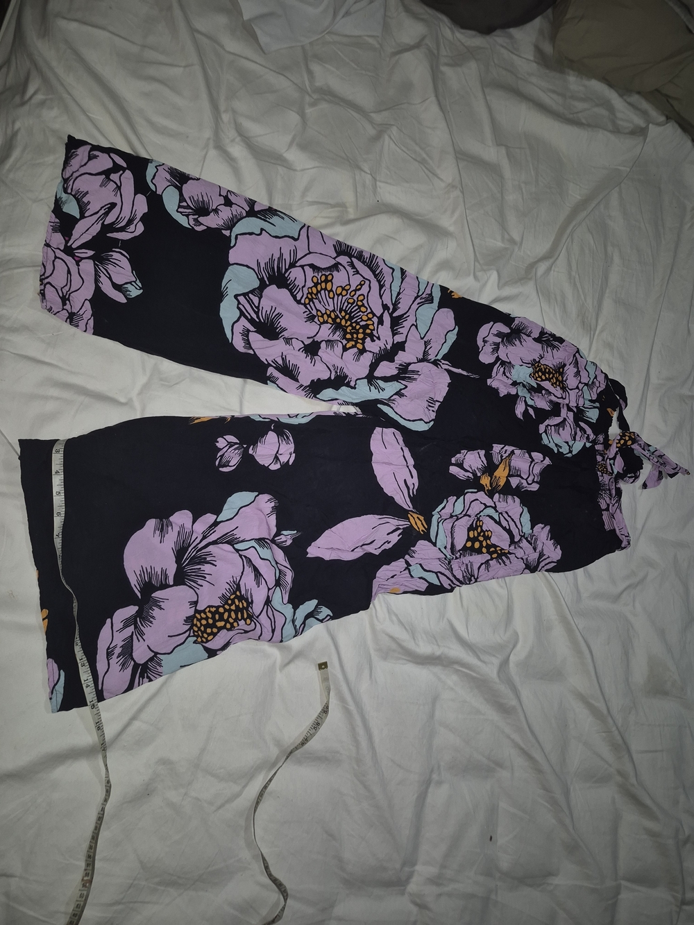 Source Unknown Black Wide-Leg Pants with Lilac Floral Print